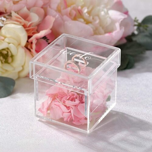 Wedding rings Transparent box