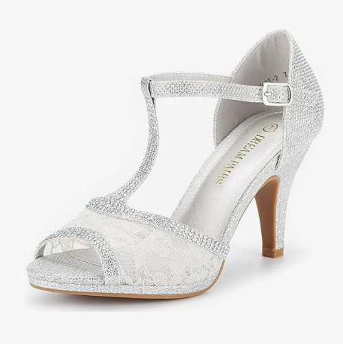 Bridal shoes for wedding Selection of designs of shiny and spectacular heel sandals for the wedding
