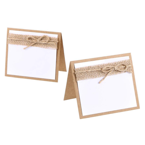 Burlap place cards for wedding with jute fabric in a relaxing and elegant design