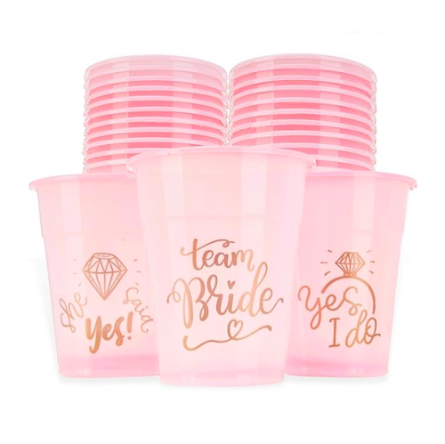 Hen do plastic cups that boast a happy and wonderful color and has popular gold inscriptions – Set of 25