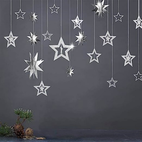 Glitter star garland A set of hanging decorations in three-dimensional metallic star shapes. Sparkling and breathtaking !