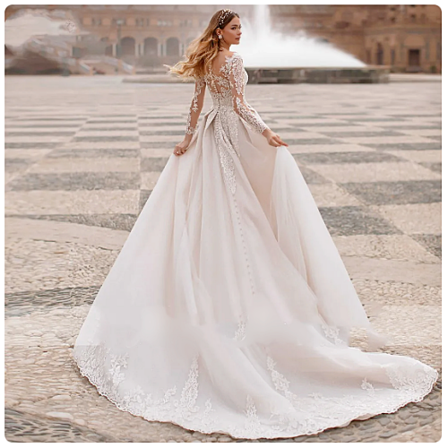 White lace elegant dress Elegant and spectacular with mesmerizing lace games, long and flattering sleeves and endless style